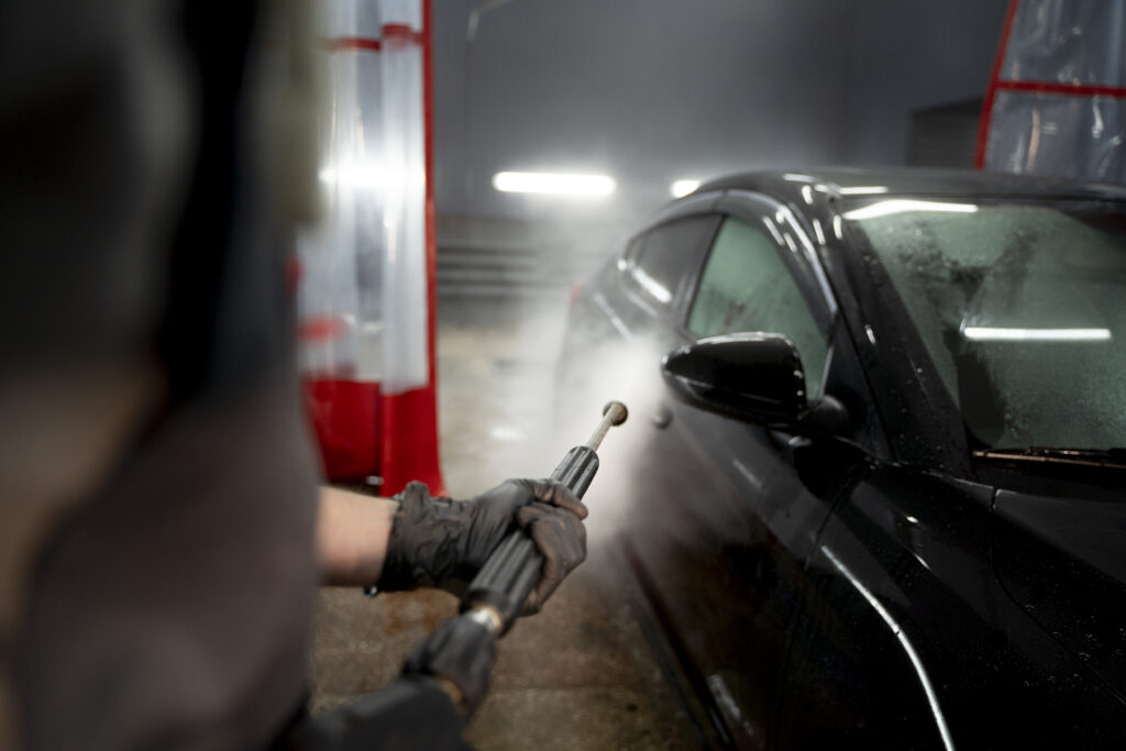 beautiful-car-washing-service